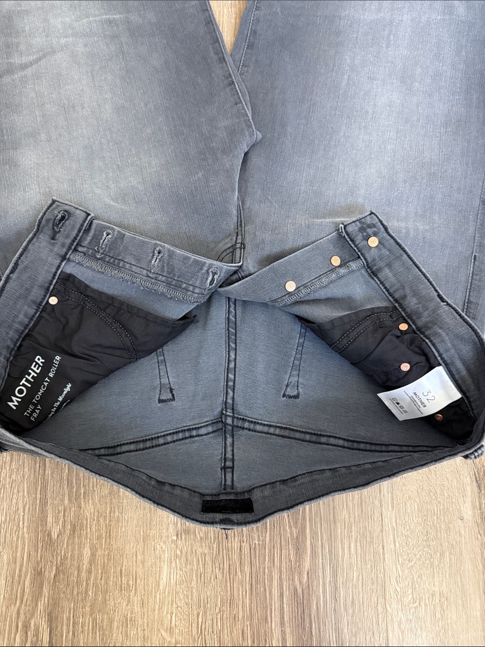 MOTHER Light Gray High-Rise Denim Jeans - Picture 4 of 8